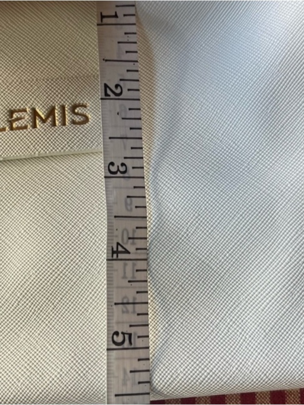 ELEMIS white Cosmetic Travel Case with Gold Logo - Picture 9 of 10
